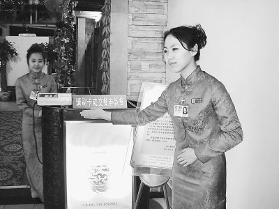 北京财贸职业学院旅游系09级酒店管理3班学生在饭店实习。 北京财贸职业学院旅游系09级酒店管理3班学生在饭店实习。