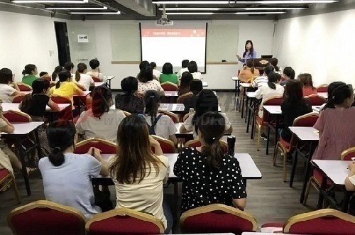 汕头育婴师即将年薪20万 你不相信