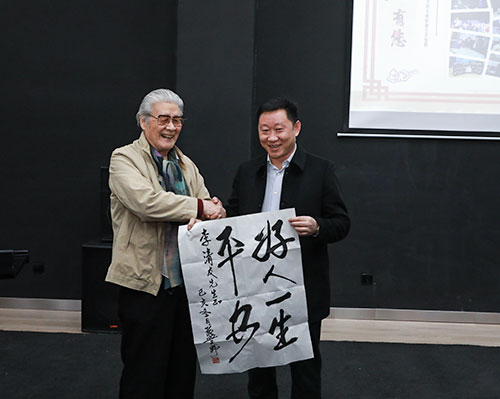 蓝天野老师赠予李清友先生“好人一生平安”